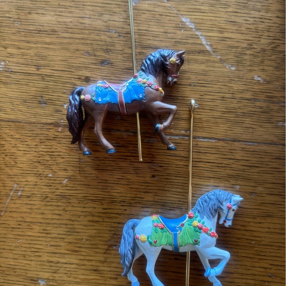 Hallmark Carousel Collectible - Picture 11 of 16